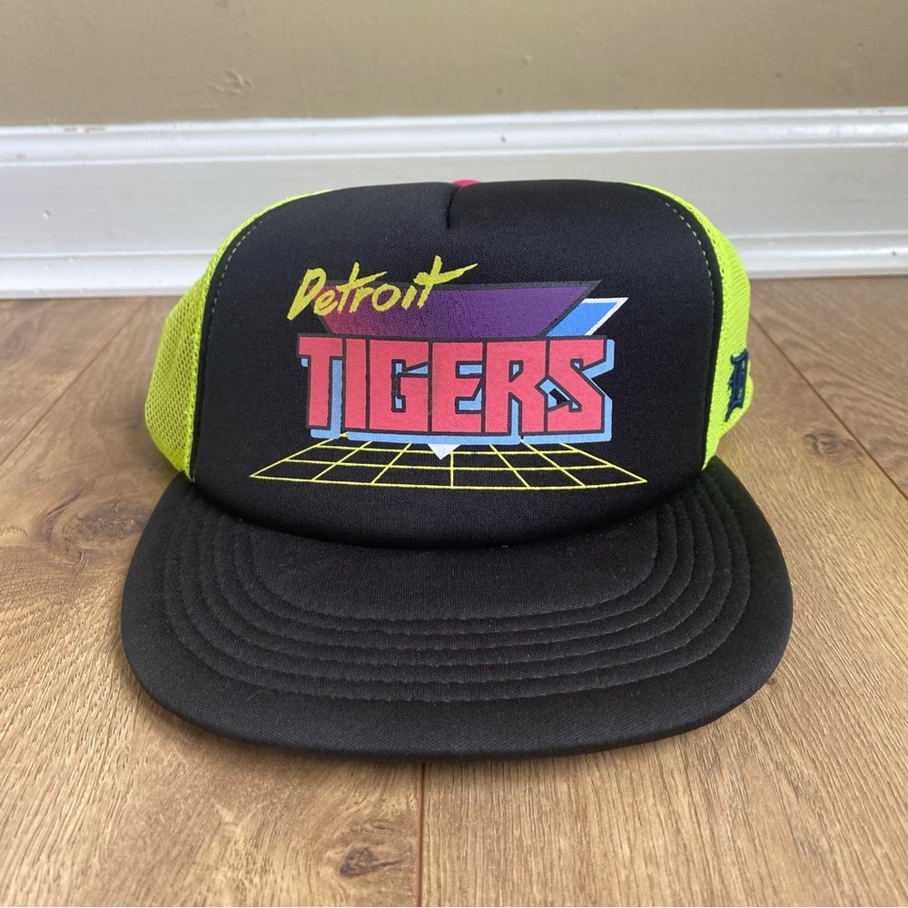 Detroit Tigers 1980’s Black & Neon Trucker Hat SnapBack Baseball Hat Cap